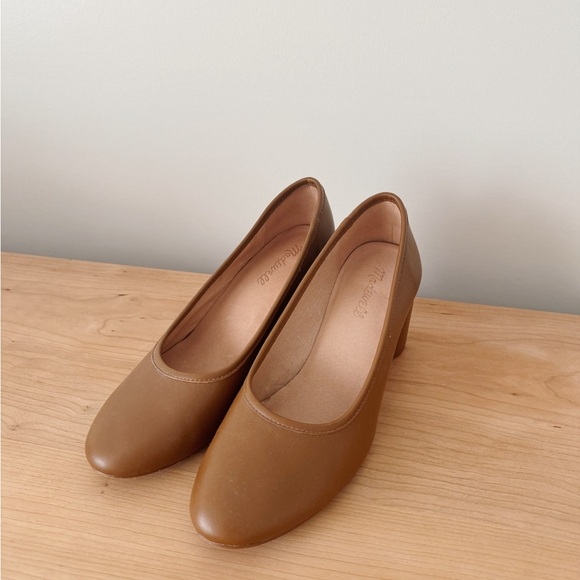 The Reid Pump in Leather - Picture 4 of 9